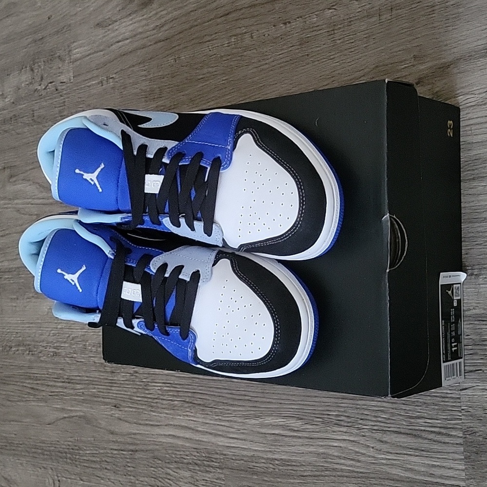 Jordan 1 low Blue sz11.5 USED